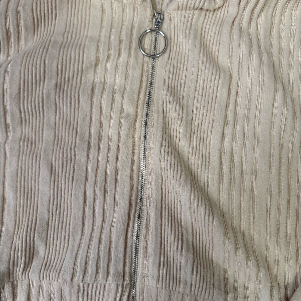 Beige Cropped Zip-Up! - Picture 3 of 8
